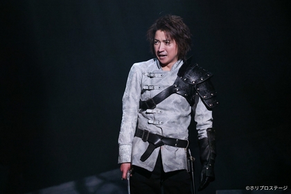 「マクベスが辿る運命から一時も目が離せない」～藤原竜也、土屋太鳳らが出演、彩の国シェイクスピア・シリーズ2nd Vol.2『マクベス』が開幕