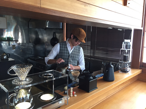 店長がハンドドリップで淹れてくれるスペシャリティーコーヒー