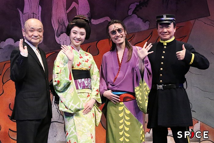 （左から）青木豪、潤花、安田章大、中村梅雀