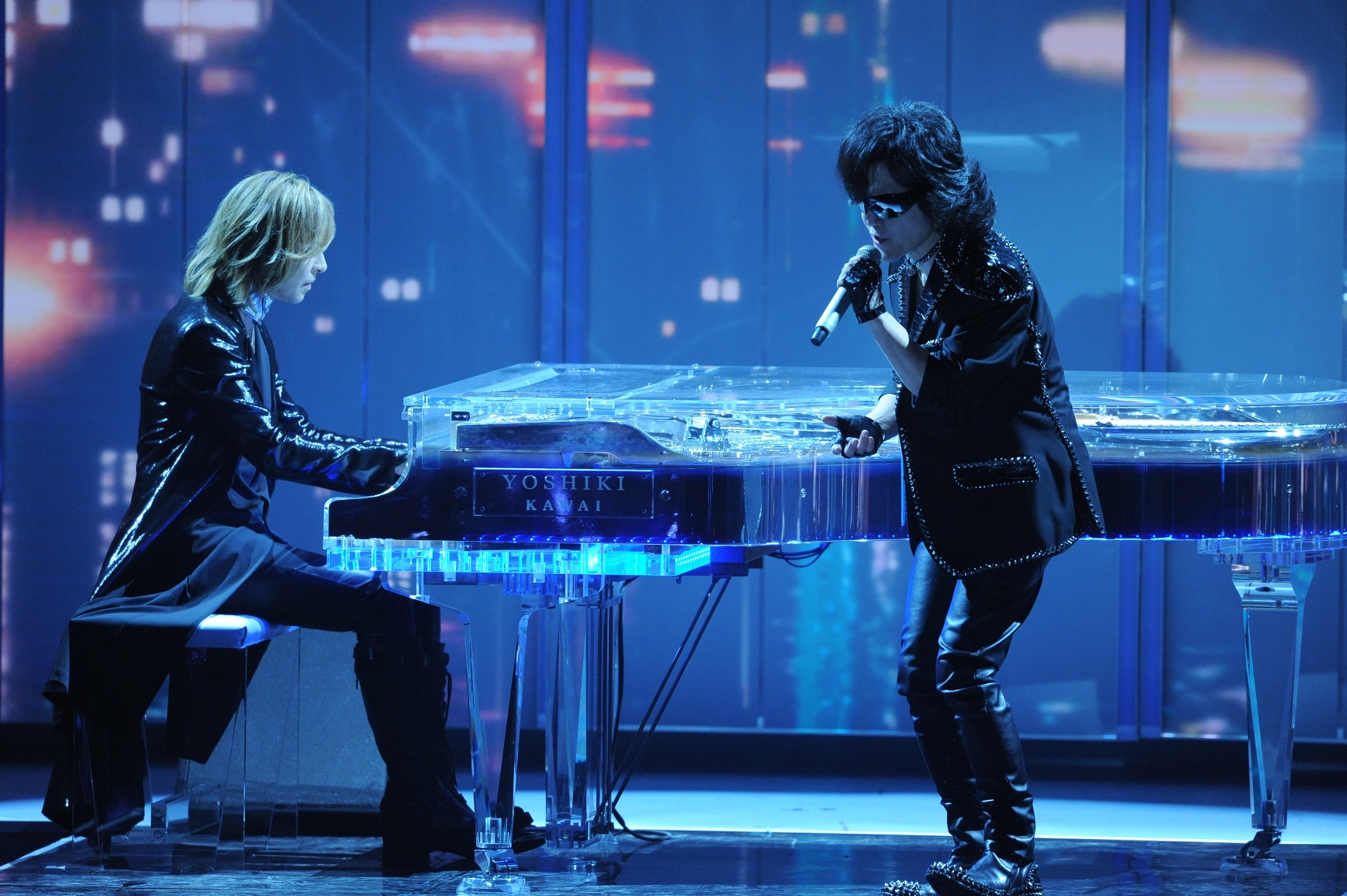(左から)YOSHIKI、Toshi