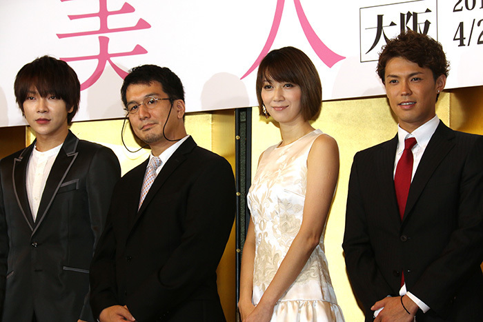 （左から）ユナク（超新星）、岡本貴也、凰稀かなめ、清水良太郎