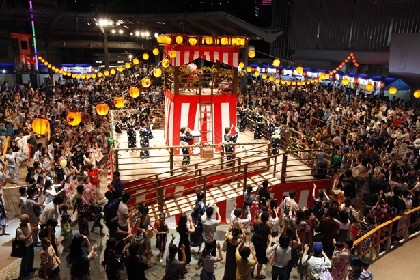 縁日屋台もお目見え！六本木ヒルズの盆踊り