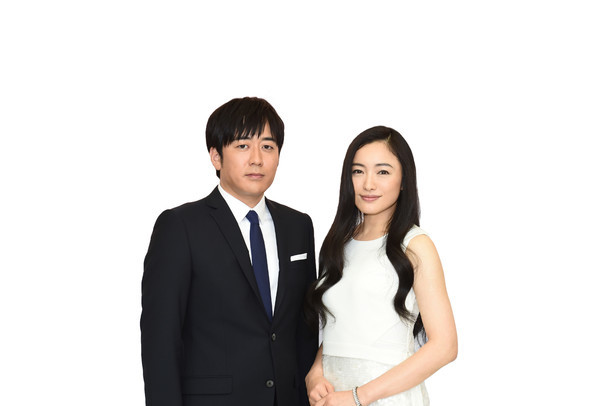 安住紳一郎アナウンサーと仲間由紀恵。(c)TBS