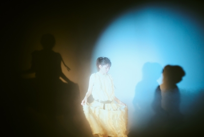 ナナヲアカリ、新曲「ブループリント」が7月アニメ『ダンジョンの中のひと』EDテーマに決定