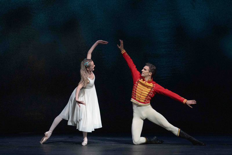 Anna Rose O’Sullivan and Marcelino Sambé of The Royal Ballet in The Nutcracker  © 2023 ROH.