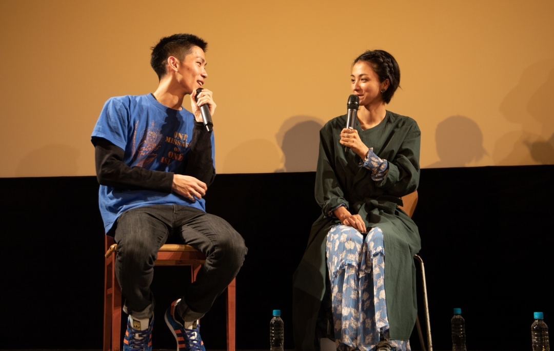 左から、仲村颯悟監督、満島ひかり