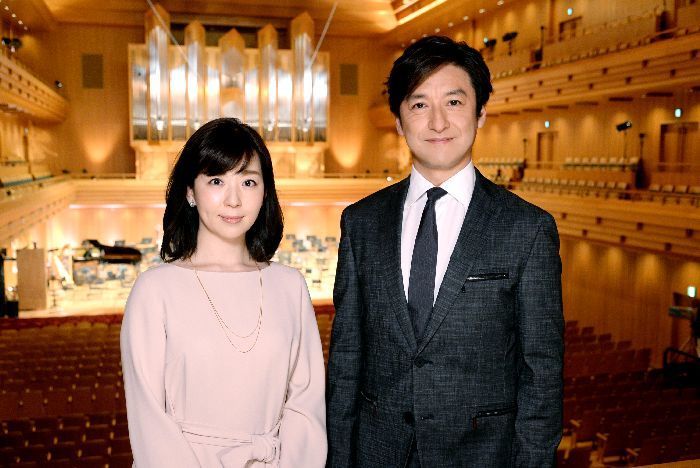  6代目司会者の石丸幹二と松尾由美子アナ。石丸は歌だけでなく、ピアノ、トロンボーン、チェロなど楽器経験も豊富。吹奏楽の回にサックスを演奏したが、アイデアをいろいろ隠し持っているようで、今後が楽しみ。