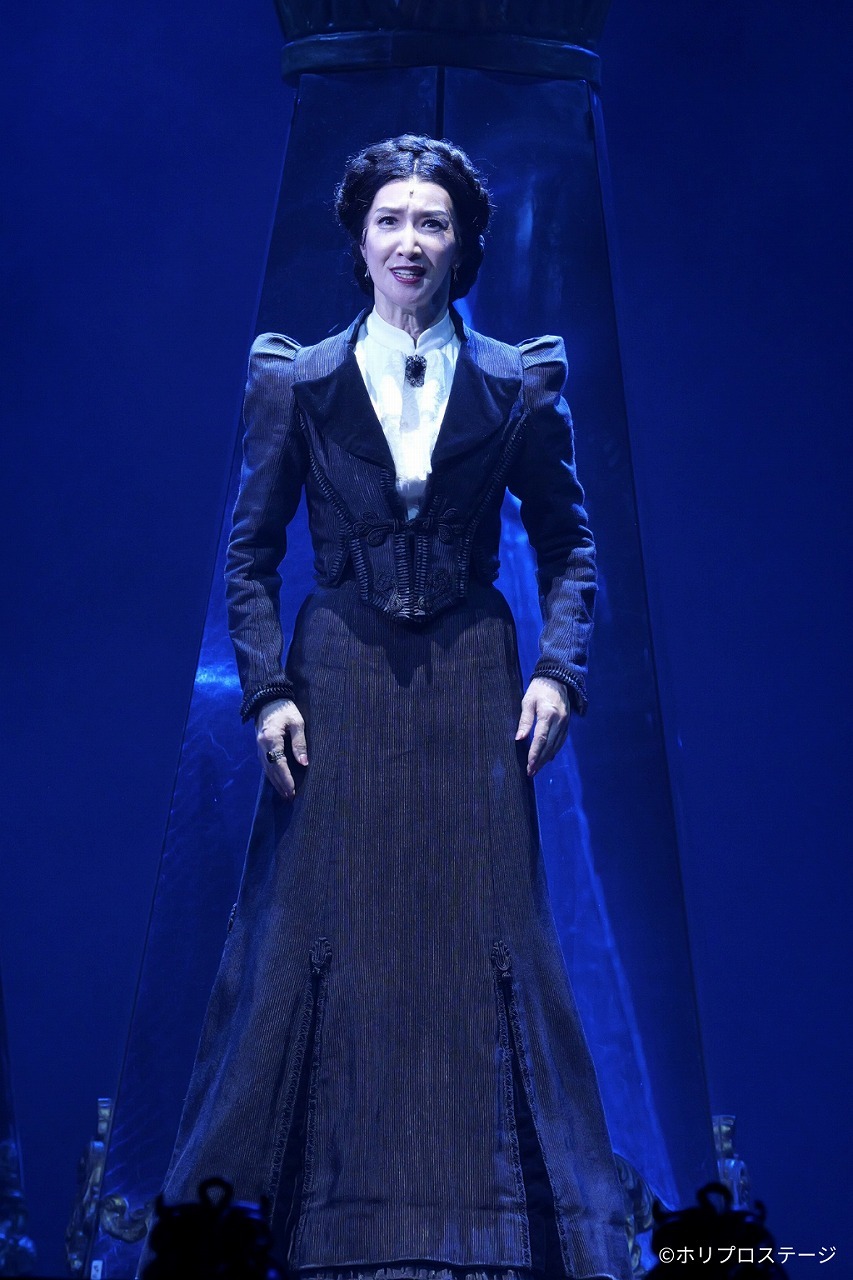マダム・ジリー役：春野寿美礼 　　　　　　　　　　　　　　　　撮影：渡部孝弘