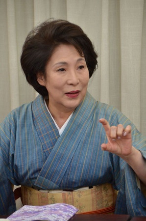 波乃久里子