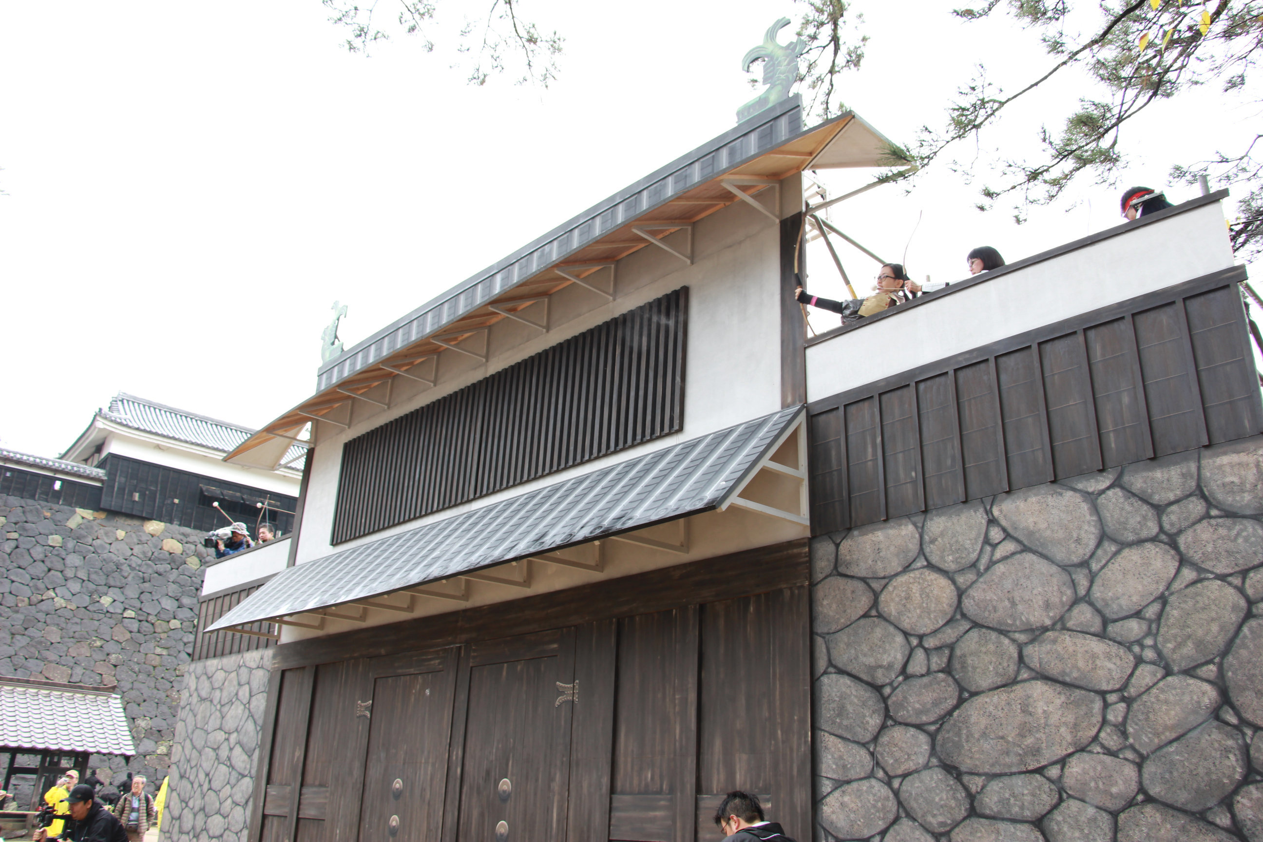 再現された大手門 1日半かけて作成された