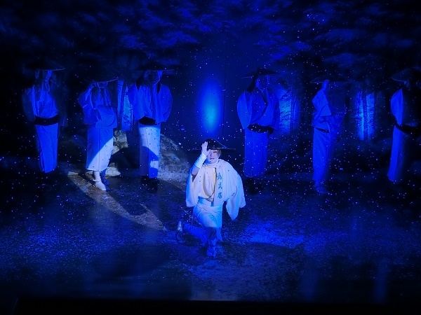 ラストショー『風雪流れ旅』。中央が橘炎鷹座長。(2016/7/3)