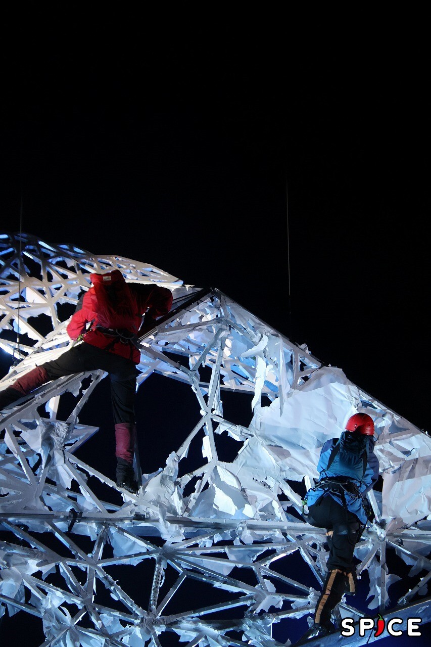 『Touching the Void タッチング・ザ・ヴォイド ～虚空に触れて～』舞台写真