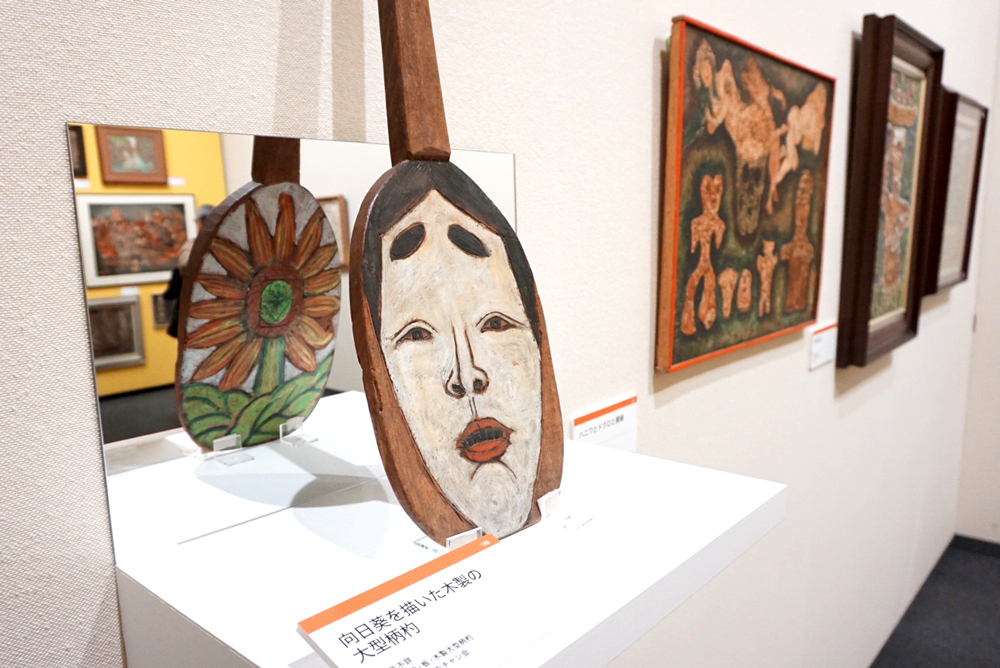 向日葵を描いた木製の大型柄杓　制作年不詳 横井弘三とオモチャン会