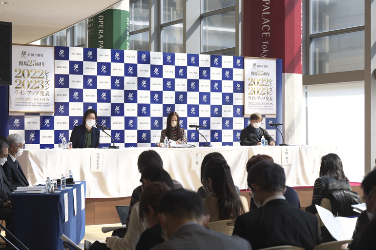 （左から）小川絵梨子演劇芸術監督、大野和士オペラ芸術監督、吉田都舞踊芸術監督