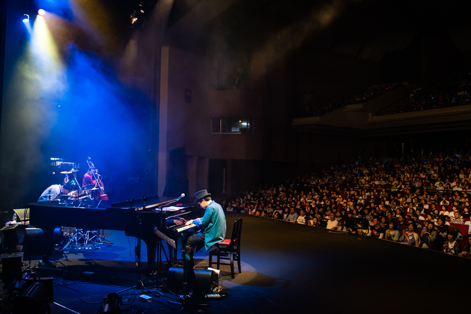 H ZETTRIO