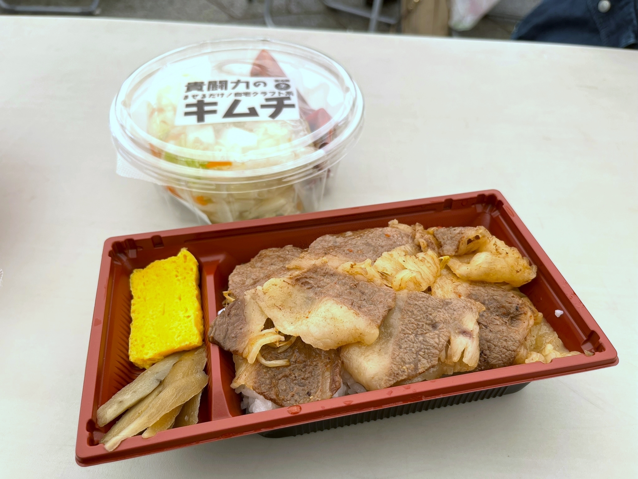 焼肉ドラゴ（東京・清澄白河）の神戸牛焼肉重（1,500円）