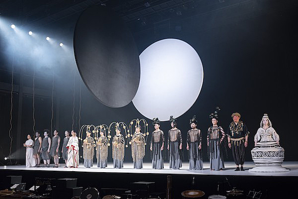 SPAC公演『顕れ〜女神イニイエの涙〜』（レオノーラ・ミアノ作、宮城聰上演台本・演出） 撮影／三浦興一