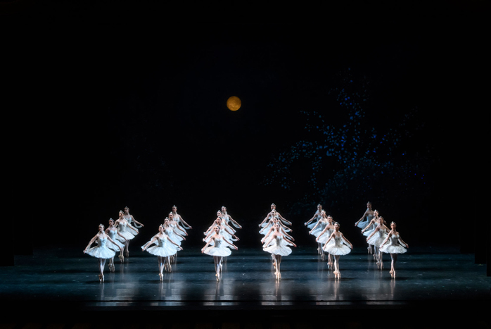 La Bayadère. Artists of The Royal Ballet. 