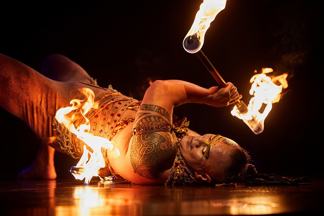 ファイヤー・ダンス 　Photos: Cirque du Soleil 2021 / Costumes: Dominique Lemieux