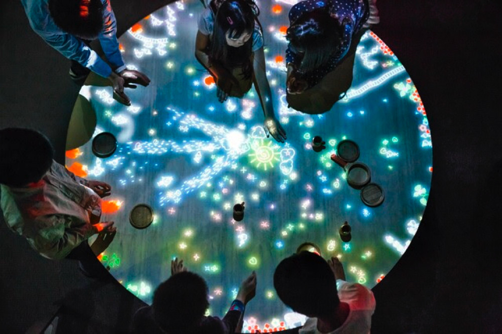 お絵かき水族館 Sketch Aquarium teamLab, 2013-, Interactive Digital Installation, Sound: Hideaki Takahashi, teamLab