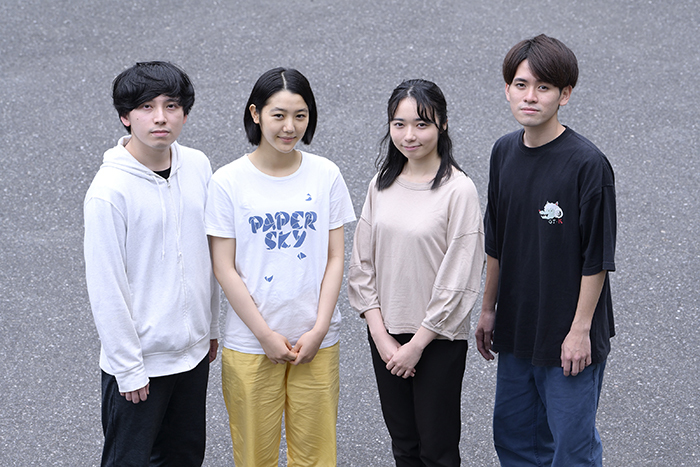 （左から）西村成忠、湯川ひな、黒河内りく、広田亮平