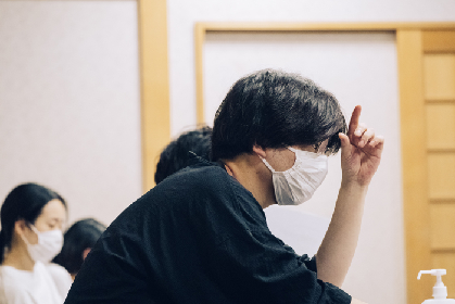 ロロ・三浦直之インタビュー〜"いつ高シリーズ"の世界観をスケールアップした新作本公演『ここは居心地がいいけど、もう行く』