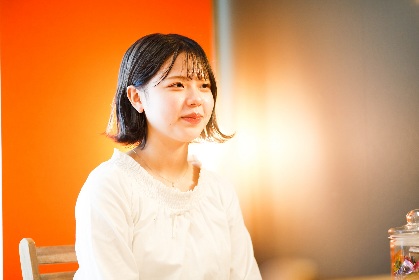 今最注目の19歳女子シンガーソングライター・asmiが自身を振り返