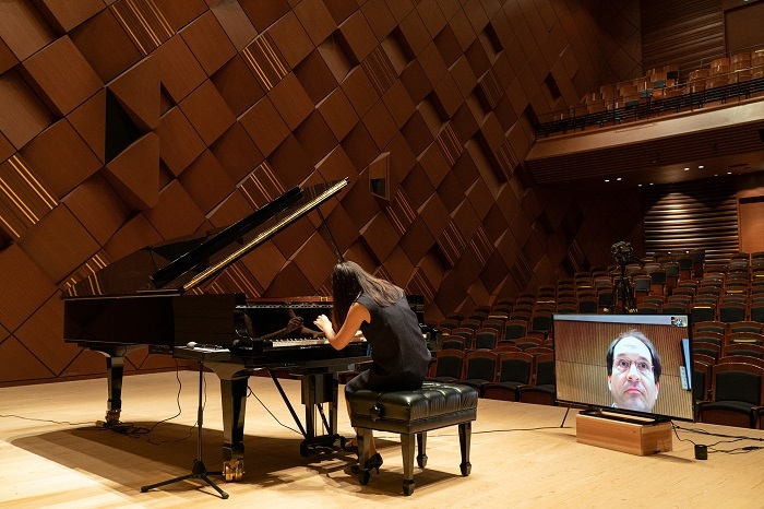 ヤマハの自動演奏機能付きピアノを活用した生中継「リモート入試」が 