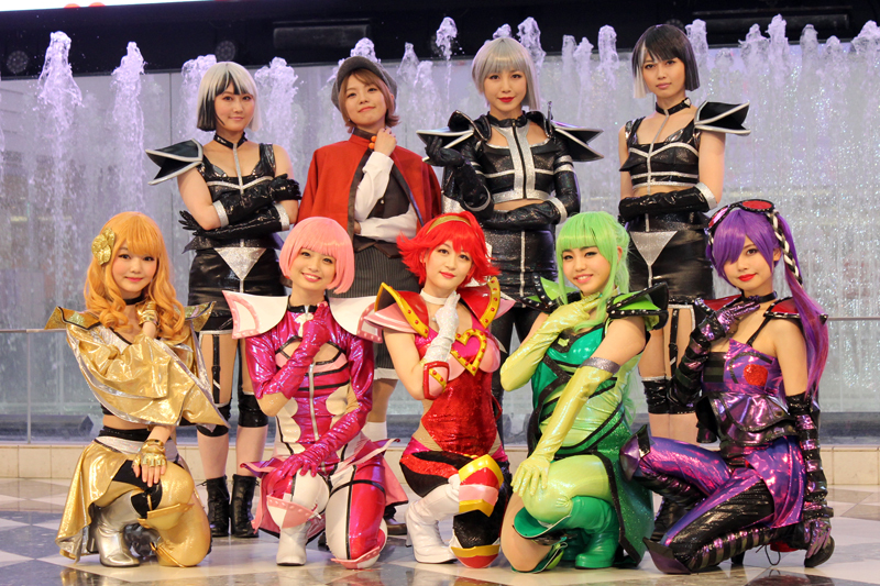 上段左から矢倉楓子、生田輝、吉川友、彩木咲良。下段左から平塚日菜、西葉瑞希、上西恵、佐藤日向、鹿目凛。