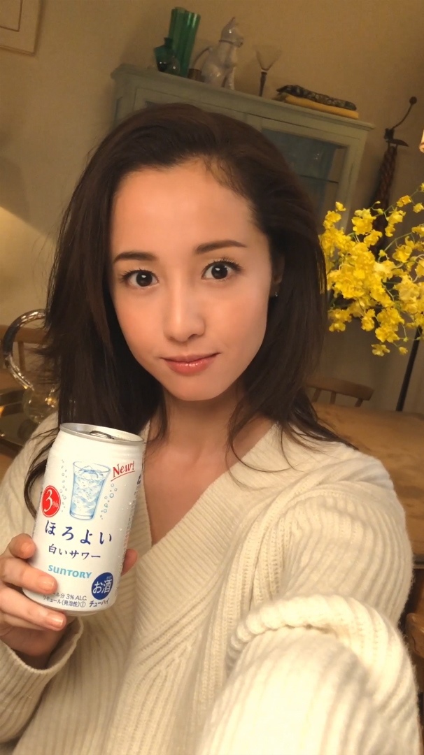 部屋着姿の沢尻エリカと佐藤健の息づかいが聞こえる 蜷川実花氏が演出したサントリー 新しいほろよいを Cmがオンエア開始 Spice エンタメ特化型情報メディア スパイス