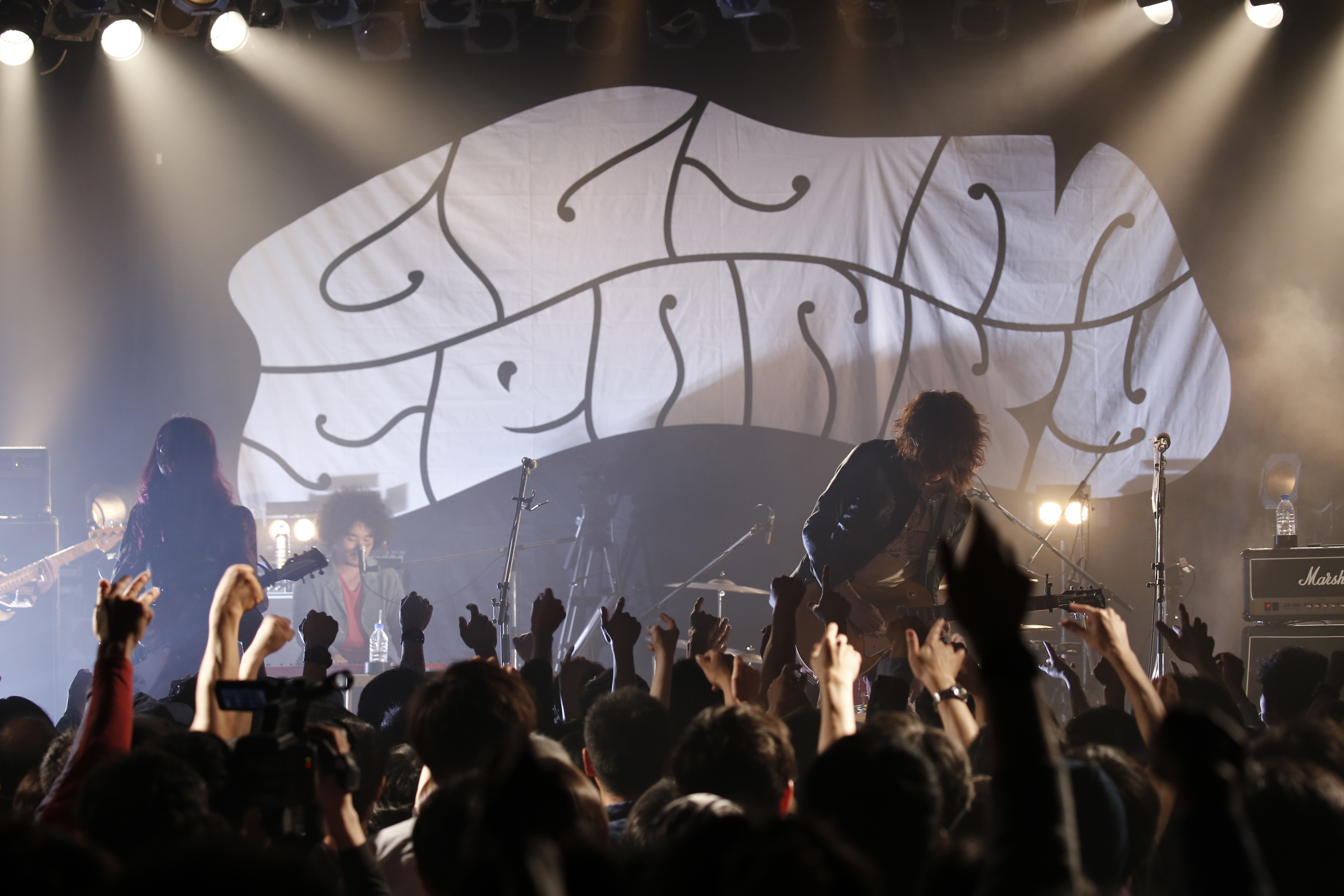 GLIM SPANKY 　Photo by HAJIME KAMIIISAKA