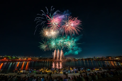 大阪・堺の夏の風物詩、豪快な魚セリが名物の『堺大魚夜市』と『泉州夢花火』のコラボレーションが決定