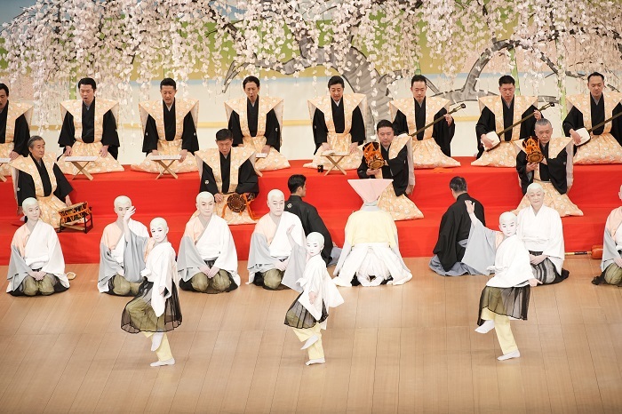 『六歌仙容彩 喜撰』（前列左より）所化=尾上眞秀、所化=小川大晴、所化=坂東亀三郎