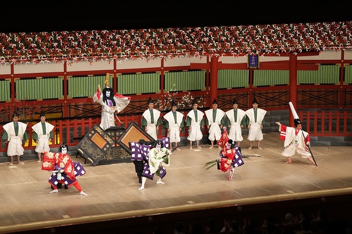 『菅原伝授手習鑑 車引』（左より）桜丸=中村種之助、藤原時平=中村歌六、松王丸=中村又五郎、梅王丸=中村歌昇、杉王丸=中村鷹之資 ／(C)松竹