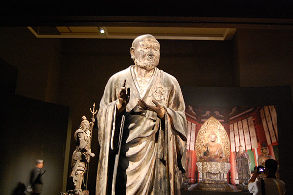 運慶作「世親菩薩立像」（1212年頃、奈良・興福寺所蔵）