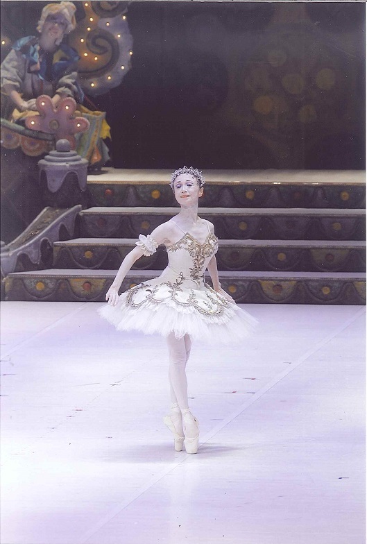 『くるみ割り人形』全幕通して一人でクララを踊らせていただきます 　写真提供：松山バレエ団