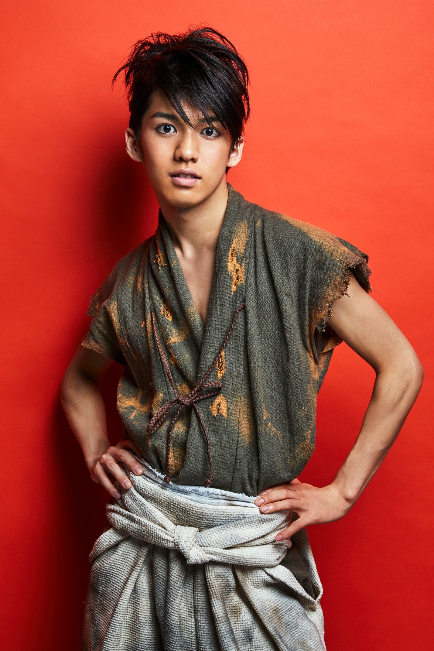 助六役 田村升吾 (C)手塚プロダクション／舞台「どろろ」製作委員会