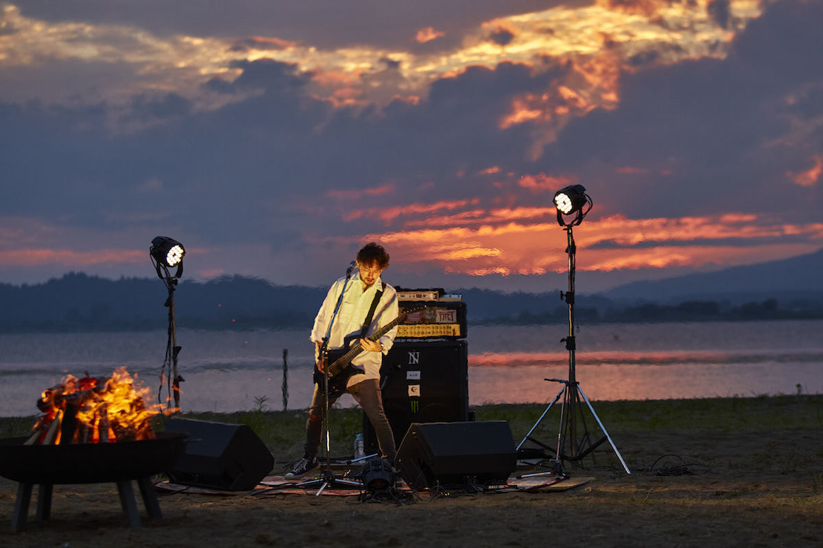 The BONEZ　撮影＝Yoshifumi Shimizu（『The BONEZ – Speak True – Documentary ＋ Live』より）