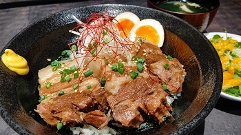 【沖縄県】アグー豚のラフテー丼