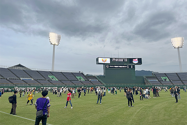 試合後はグラウンドを開放