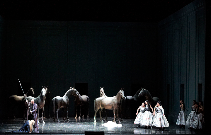 《ワルキューレ》（ウィーン国立歌劇場公演より） Photo:Wiener Staatsoper_Michael Poehn