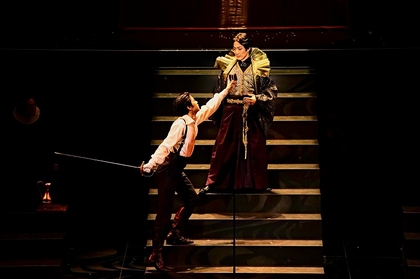 野村萬斎演出・出演『ハムレット』が開幕　コメント・舞台写真が到着