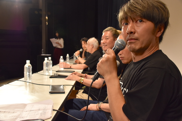 「どこ、撮ってるの」と川本成にツッコまれた瞬間