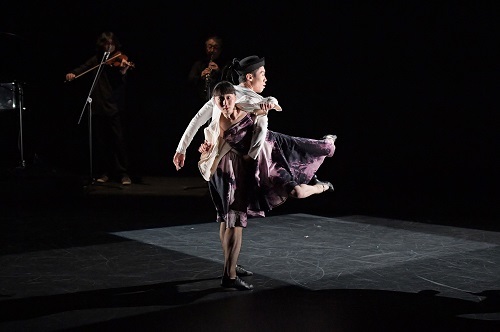 「DANCE to the Future 2016 Autumn」公演で、中村恩恵のアイディアで上演された『即興』 撮影：鹿摩隆司