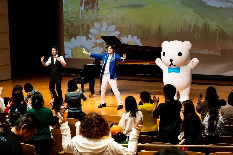 最後は「鬼のパンツ」で観客と一体に