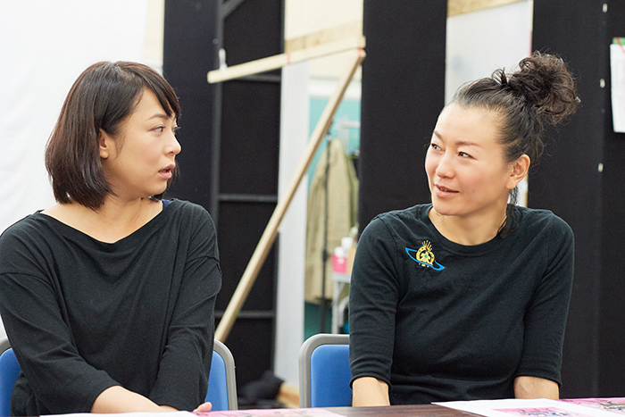 （左から）佐藤仁美、明星真由美