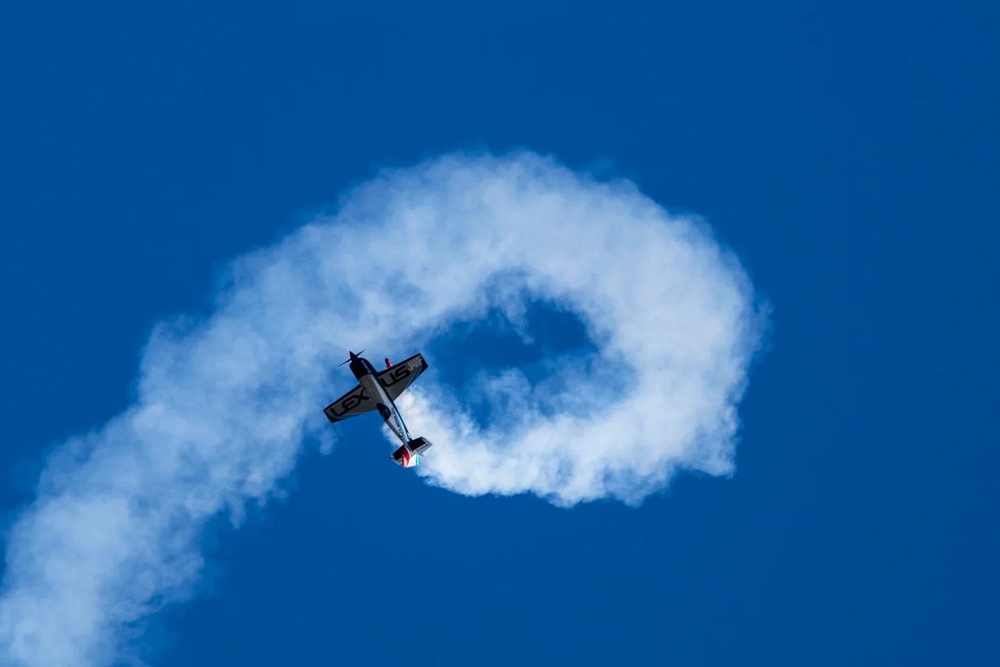 飛行機による迫力の空中パフォーマンスと音楽のシンクロに挑戦 (c)Taro IMAHARA TIPP