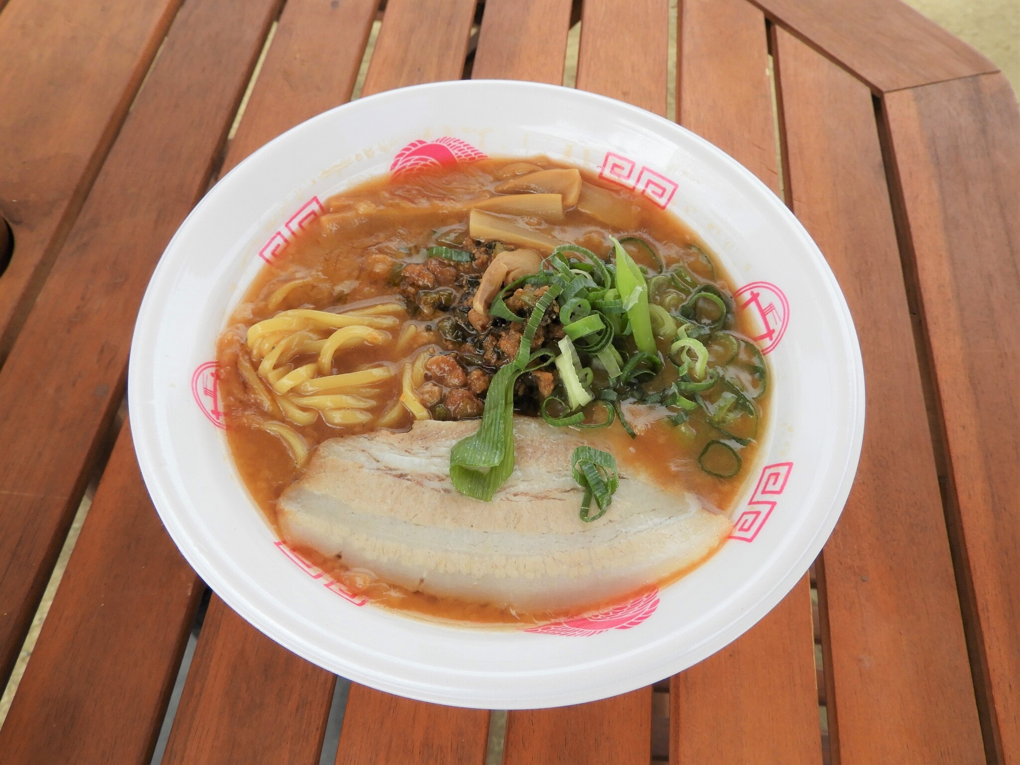 らあめん寸八総本店『Ｗ肉味噌豚骨拉麺～信州・野沢菜炒め添え』＜長野＞