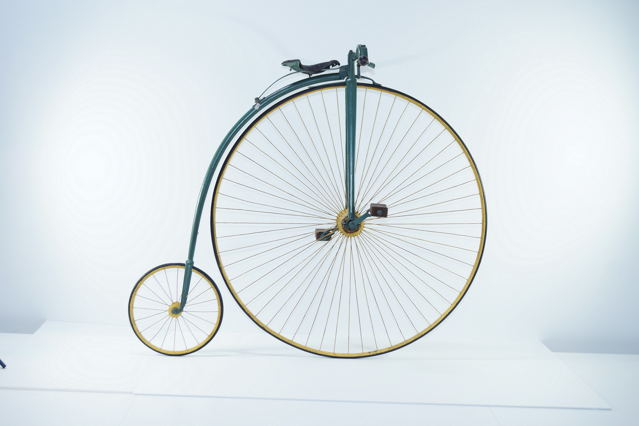 オーディナリー型自転車／1884年（自転車博物館サイクルセンター所蔵）