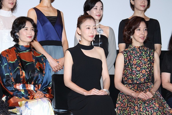 小島聖、松雪泰子、霧矢大夢（前列）